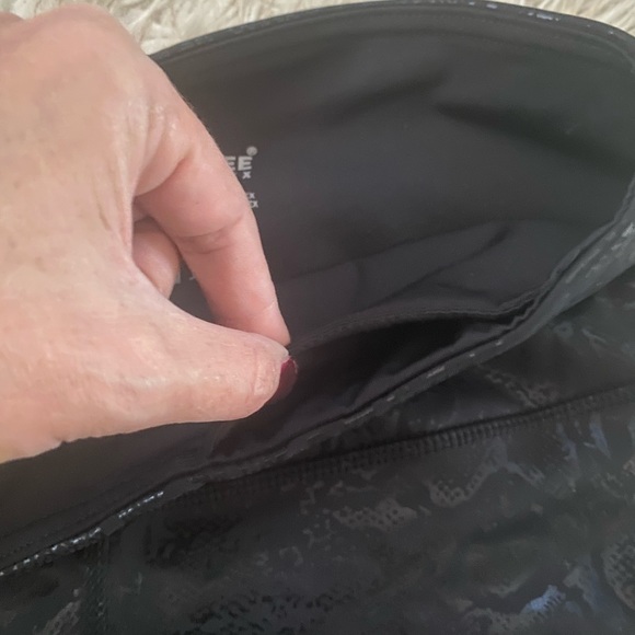 90’Degree Obsidian Snakeskin Foil UpLift Leggings - Picture 10 of 11